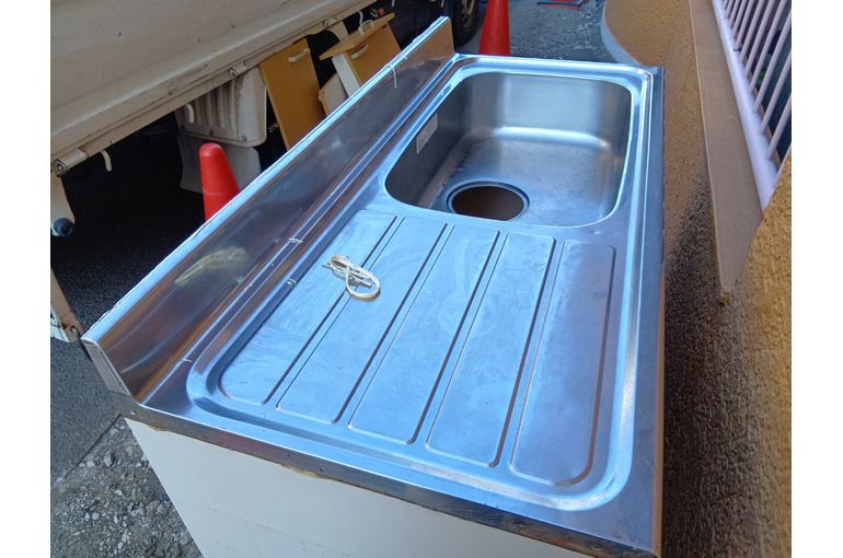 取り外したキッチンの画像